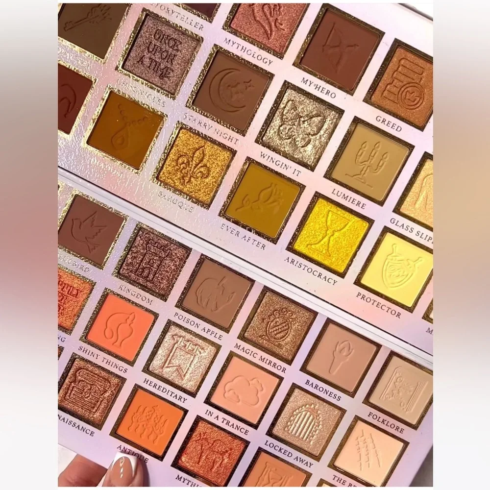 P.Louise If The Crown Fits Eyeshadow Palette - Pink and Gold - Picture 2 of 11